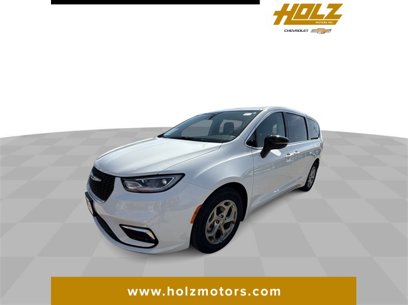 Used 2024 Chrysler Pacifica Limited