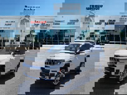 New 2025 Jeep Grand Cherokee L Laredo