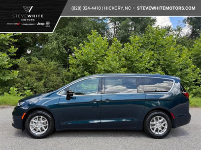 New 2025 Chrysler Pacifica Select