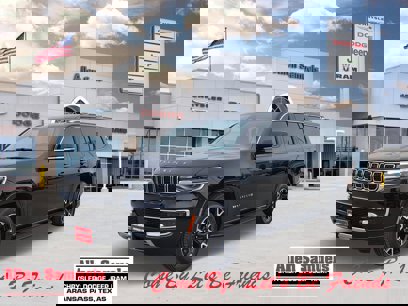 New 2025 Jeep Wagoneer L Series III w/ Rear Seat Video Group 1