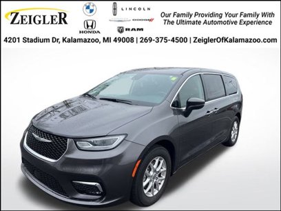 Used 2023 Chrysler Pacifica Touring-L
