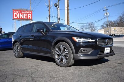 New 2025 Volvo V60 B5 Cross Country Plus w/ Protection Package Premier