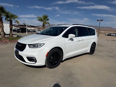Certified 2022 Chrysler Pacifica Touring-L