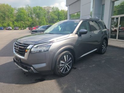 Used 2022 Nissan Pathfinder Platinum w/ Cargo Package
