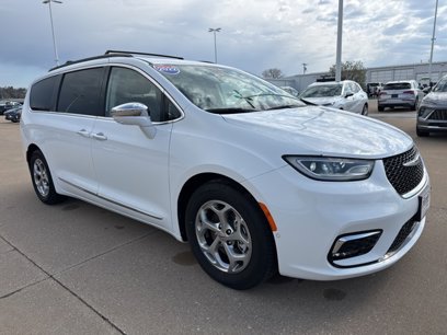 Used 2022 Chrysler Pacifica Limited