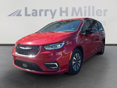 New 2025 Chrysler Pacifica Select
