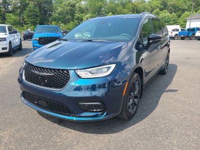 New 2025 Chrysler Pacifica Limited