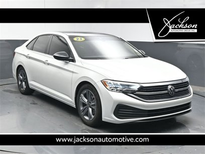 Used 2023 Volkswagen Jetta SE w/ Panoramic Sunroof Package