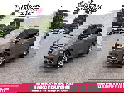 New 2025 Chrysler Pacifica Select w/ Uconnect Theater Family Group