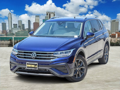 Used 2024 Volkswagen Tiguan SE w/ Panoramic Sunroof Package