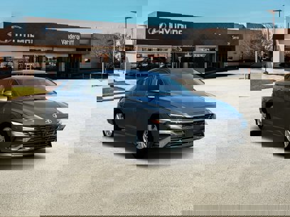 New 2025 Hyundai Elantra SE