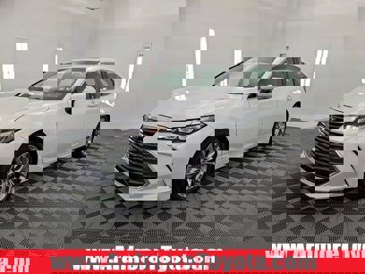 Certified 2022 Toyota Avalon XLE