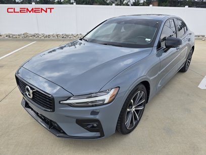 Used 2022 Volvo S60 B5 Momentum