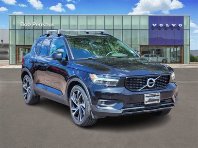 Used 2022 Volvo XC40 T5 R-Design w/ Climate Package