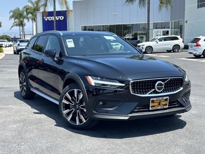 New 2025 Volvo V60 B5 Cross Country Ultra w/ Climate Package