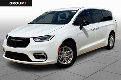 New 2025 Chrysler Pacifica Select