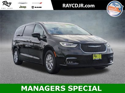 New 2025 Chrysler Pacifica Select