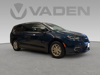 New 2025 Chrysler Pacifica Select