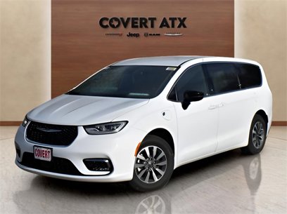 New 2025 Chrysler Pacifica Select