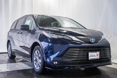 New 2025 Toyota Sienna XLE