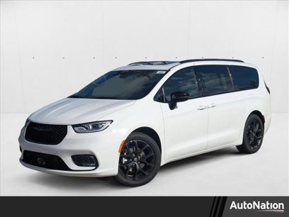 New 2025 Chrysler Pacifica Limited