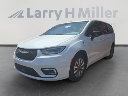 New 2025 Chrysler Pacifica Select