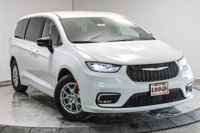 New 2025 Chrysler Pacifica Select
