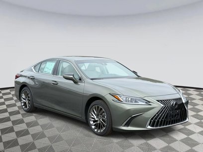 New 2025 Lexus ES 300h w/ Luxury Package