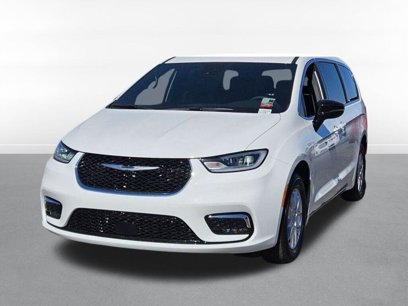 New 2025 Chrysler Pacifica Select