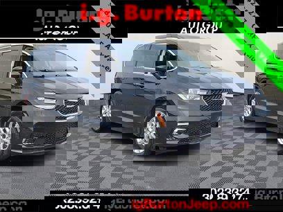 Certified 2023 Chrysler Pacifica Touring-L