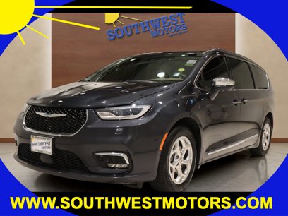 Used 2021 Chrysler Pacifica Limited w/ Uconnect Theater Family Group