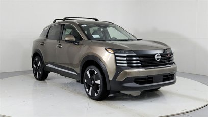 New 2025 Nissan Kicks SR w/ Illumination Package