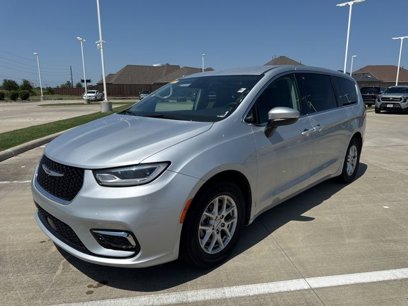 Used 2023 Chrysler Pacifica Touring-L
