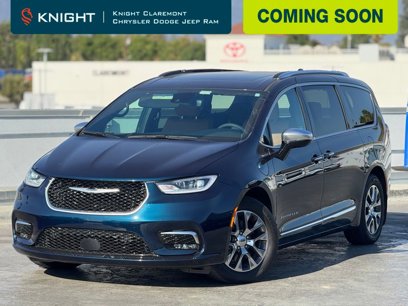 Used 2023 Chrysler Pacifica Pinnacle