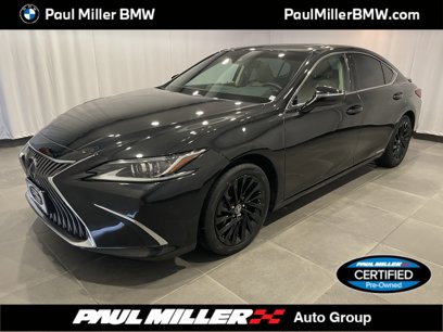 Used 2021 Lexus ES 300h w/ Accessory Package 2