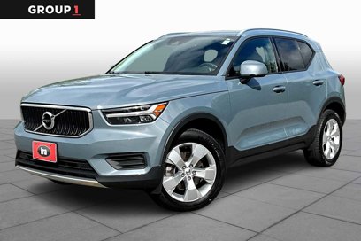 Used 2022 Volvo XC40 T5 Momentum