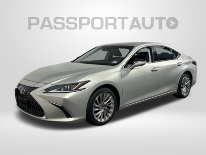 Used 2019 Lexus ES 300h w/ Luxury Package
