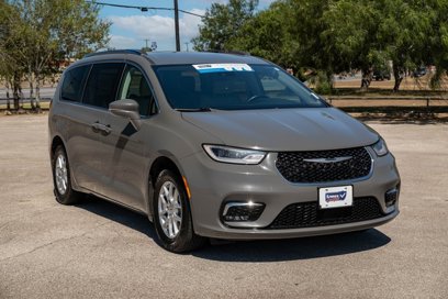 Used 2021 Chrysler Pacifica Touring-L