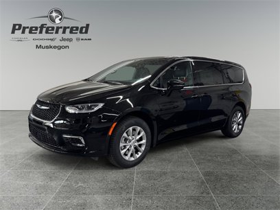 New 2025 Chrysler Pacifica Select
