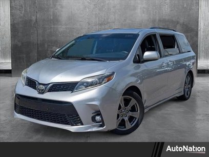 Used 2018 Toyota Sienna SE
