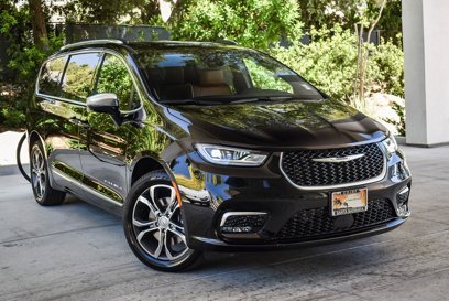 New 2025 Chrysler Pacifica Pinnacle