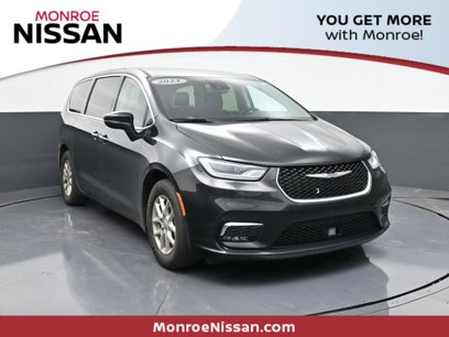 Used 2023 Chrysler Pacifica Touring-L