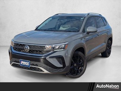 Used 2022 Volkswagen Taos SE w/ Panoramic Sunroof Package