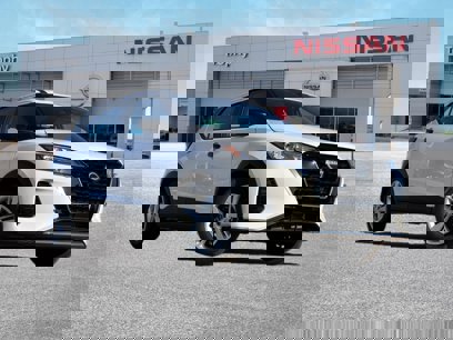 New 2025 Nissan Kicks Play S