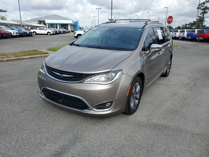 Used 2018 Chrysler Pacifica Limited w/ Advanced Safetytec Group