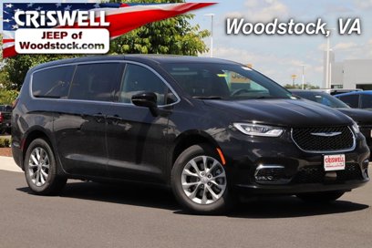 New 2025 Chrysler Pacifica Select