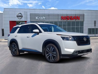 New 2025 Nissan Pathfinder Platinum w/ Black Appearance Package