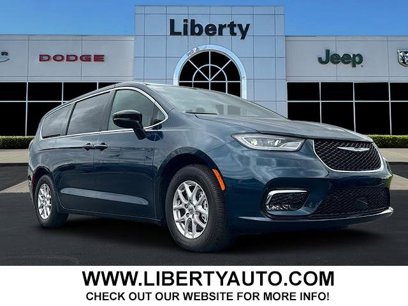 New 2025 Chrysler Pacifica Select