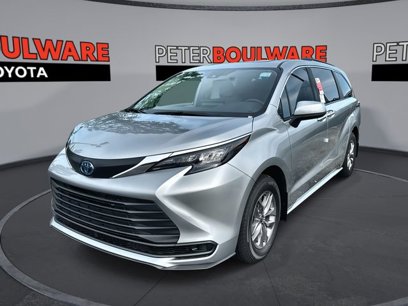 New 2025 Toyota Sienna LE