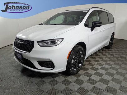 New 2025 Chrysler Pacifica Limited